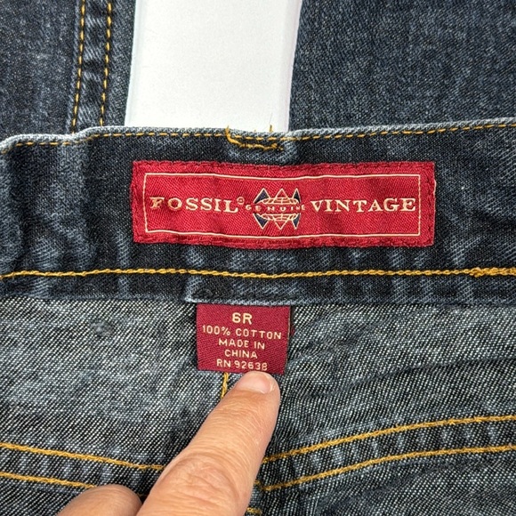 Fossil Vintage Dark Wash Jeans Size 6 - Picture 8 of 11